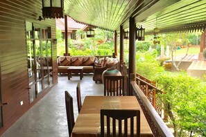 المنشأة من الخارج