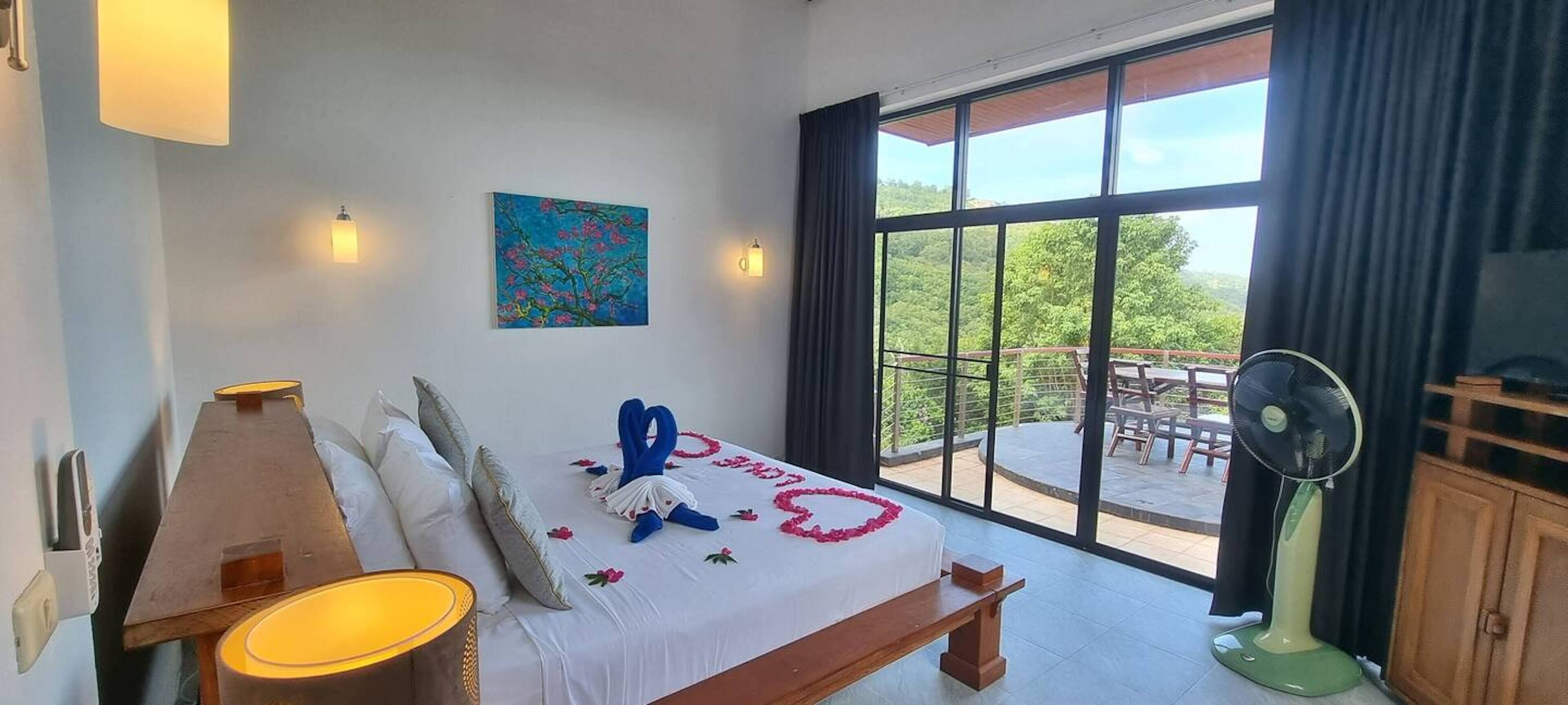 วิลล่า, 3 ห้องนอน, ปลอดบุหรี่, ห้องครัว | 2 ห้องนอน, ตู้นิรภัยในห้องพัก, ตกแต่งพิเศษโดยเฉพาะ, โต๊ะทำงาน