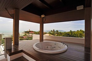 Outdoor spa tub - 2 Bedroom Sea View Villa Big Buddha (Koh Samui)
