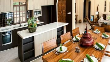 Vila, 4 kamar tidur, Bebas Asap Rokok, dapur | Dapur pribadi | Lemari es besar, microwave, oven, dan kompor