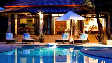 Kolam renang outdoor