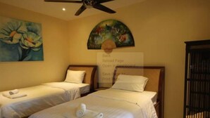 A hotel room with two beds, a ceiling fan, and artwork on the walls. - 1 Bedroom Beach Bungalow Koh Phangan SDV235-By Samui Dream Villas (Ko Pha-ngan)