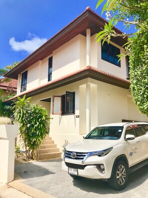 Free self-parking - 7 Bedroom Twin Villas on Beach Front Resort (Koh Samui)