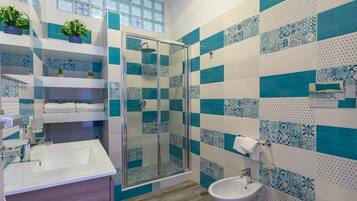 Deluxe Apartment, 1 Bedroom, City View | Bathroom