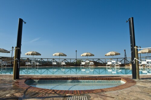 Apartment with balcony in medieval village with swimming pool, tennis, in the countryside near the sea and services 