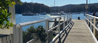 Studio minutes from Waterfront walks, close to Pasadenas, cafes, restaurants 