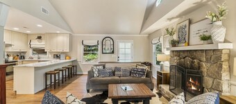 Cardinal Cottage | Delightful Walk to Town Cottage in the Harris Lake Area