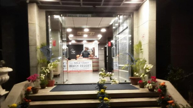 A hotel entrance with a sign for 'Gold Coast Beach Resort'. - Gold Coast Beach Resort (Brahmagiri)