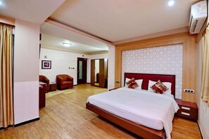 デラックス ルーム | セーフティボックス (室内)、遮光カーテン、アイロン / アイロン台、WiFi (無料)