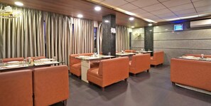 Restaurant - Gold Coast Beach Resort (Brahmagiri)