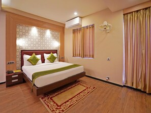 Deluxe Room | In-room safe, blackout drapes, iron/ironing board, free WiFi - Gold Coast Beach Resort (Brahmagiri)