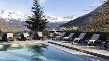 Sæsonbestemt udendørs pool, liggestole