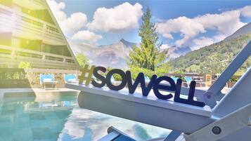 AuĂenpool (je nach Saison geöffnet), LiegestĂŒhle