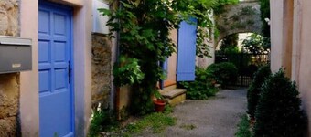 House with terrace in the heart of Provence