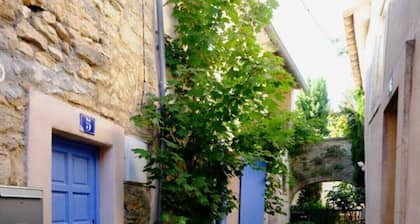 House with terrace in the heart of Provence