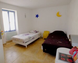 3 bedrooms, iron/ironing board, travel cot, WiFi