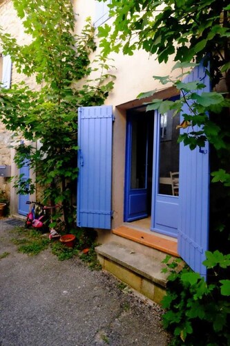 House with terrace in the heart of Provence