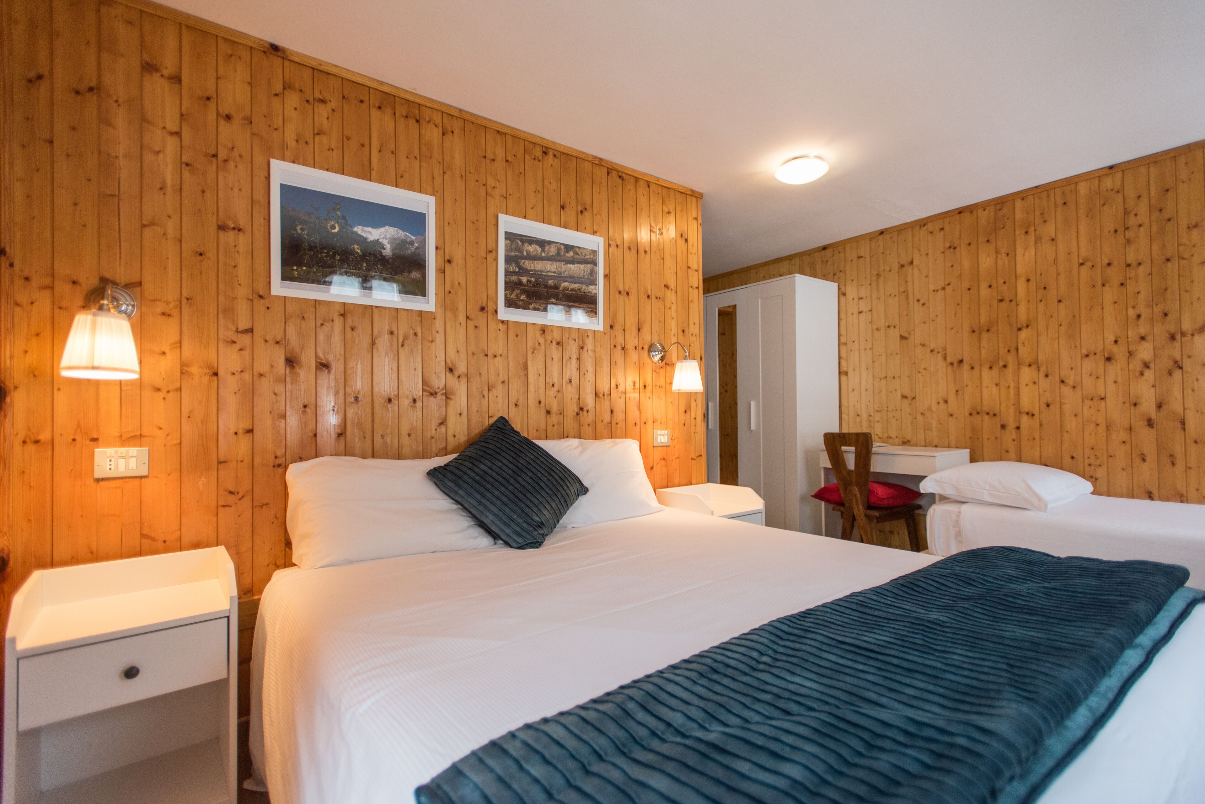 Superior dubbelrum - utsikt mot bergen | Värdeförvaringsskåp på rummet, gratis wi-fi och sängkläder