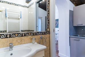 Towels, soap, shampoo, toilet paper