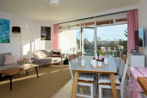 Unclassified image, 3 of 12, button