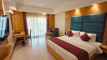 Luxury Room | Egyptian cotton sheets, premium bedding, down comforters, pillowtop beds