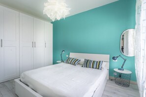 6 bedrooms, iron/ironing board, WiFi