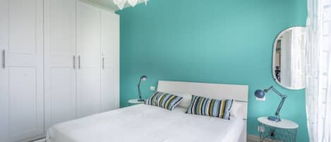 6 bedrooms, iron/ironing board, WiFi
