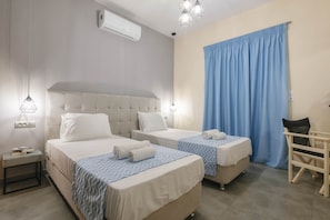 Triple Room, City View | In-room safe, iron/ironing board, free WiFi, bed sheets - Barcode Studios (Zakynthos)