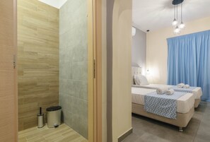 Triple Room, City View | In-room safe, iron/ironing board, free WiFi, bed sheets - Barcode Studios (Zakynthos)
