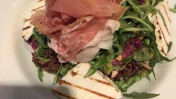 Desayuno a la carta gratuito y diario