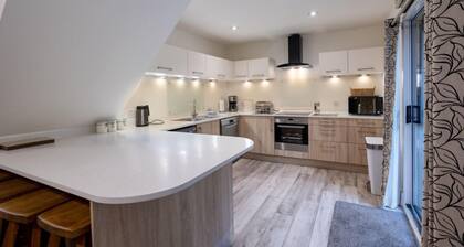 Stables Cottage - sleeps 10 guests in 5 bedrooms
