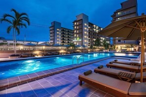 Kolam renang outdoor