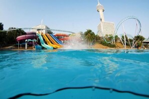حمام سباحة