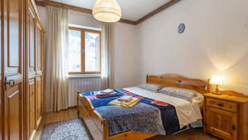 7 Schlafzimmer, Bügeleisen/Bügelbrett