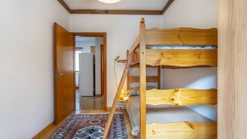 7 Schlafzimmer, Bügeleisen/Bügelbrett