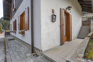 Exterior detail - GuestHost - Riofreddo House! BBQ - Garden and Private Parking (Tarvisio)