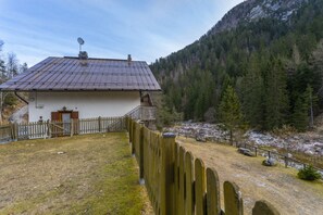 Property grounds - GuestHost - Riofreddo House! BBQ - Garden and Private Parking (Tarvisio)