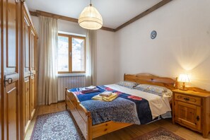 7 chambres, fer et planche Ă repasser