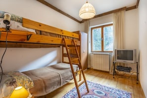 7 bedrooms, iron/ironing board