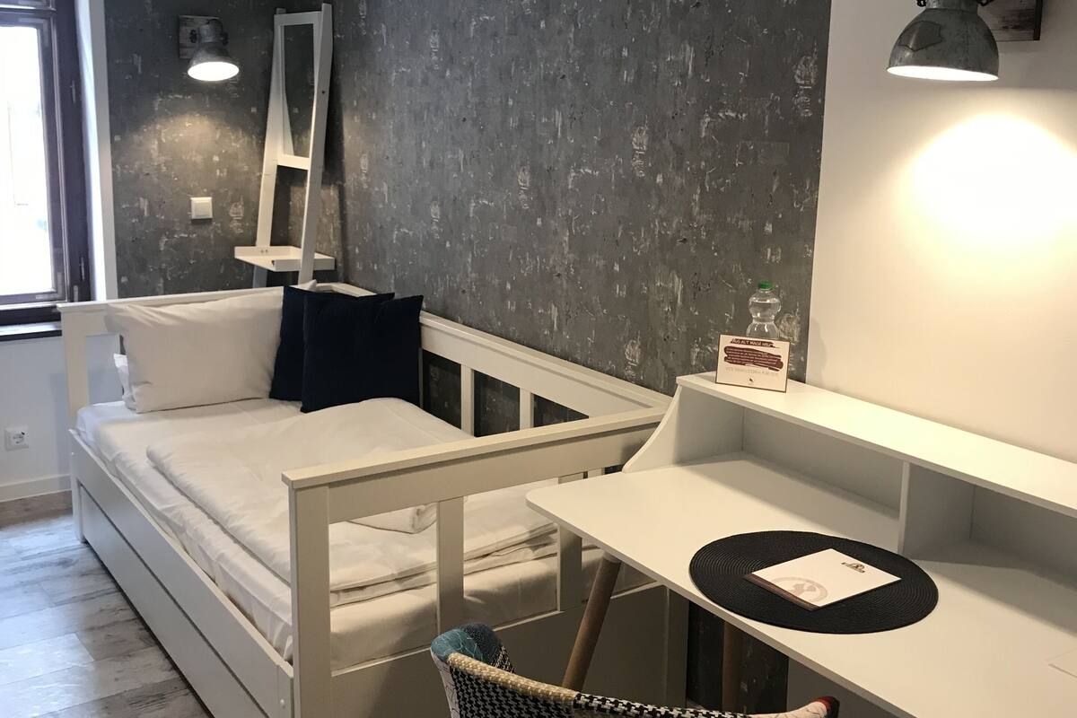 Chambre Simple Confort | Literie hypoallergénique, décoration personnalisée, Wi-Fi gratuit