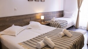 Basic Triple Room, 3 Single Beds - Hotel Floare de Colt Bucovina (Manastirea Humorului)