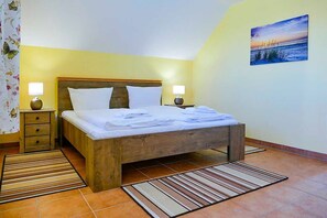 2 Schlafzimmer, Schreibtisch, Reisekinderbett, WLAN