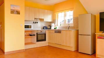 Kühlschrank, Mikrowelle, Ofen, Geschirrspüler