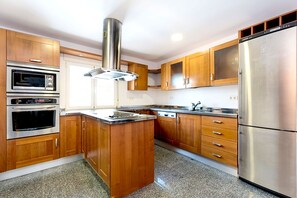 Apartment (3 Bedrooms) | Badezimmer | Badewanne, Komfortbadewanne, Haartrockner, Handtücher