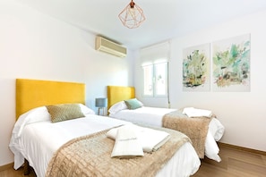 Appartement (3 Bedrooms) | 1 chambre, fer et planche à repasser, Wi-Fi gratuit, draps fournis