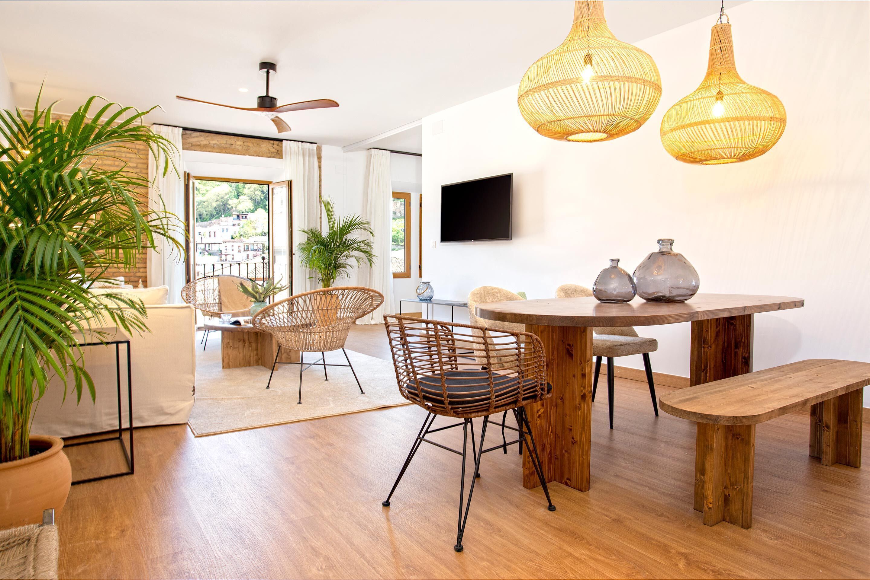 Apartment (3 Bedrooms) | Living area
