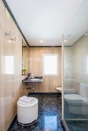Apartment (3 Bedrooms) | Bathroom - Genteel Home Plaza Nueva Granada (Granada)