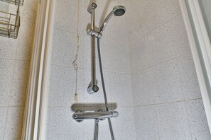 Dusche, Haartrockner, Bidet, Handtücher
