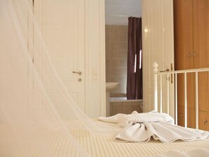 2 bedrooms, iron/ironing board, WiFi, bed sheets - Orange Villa (Sleeps 4/6. 2 Bedrooms) (Poulades,)