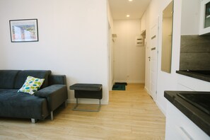 Apartment | Wohnbereich | Flachbildfernseher